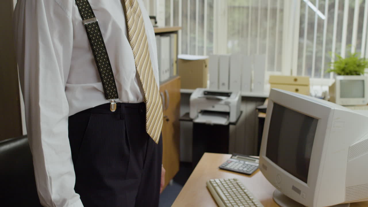 два бизнесмена заключают сделку.