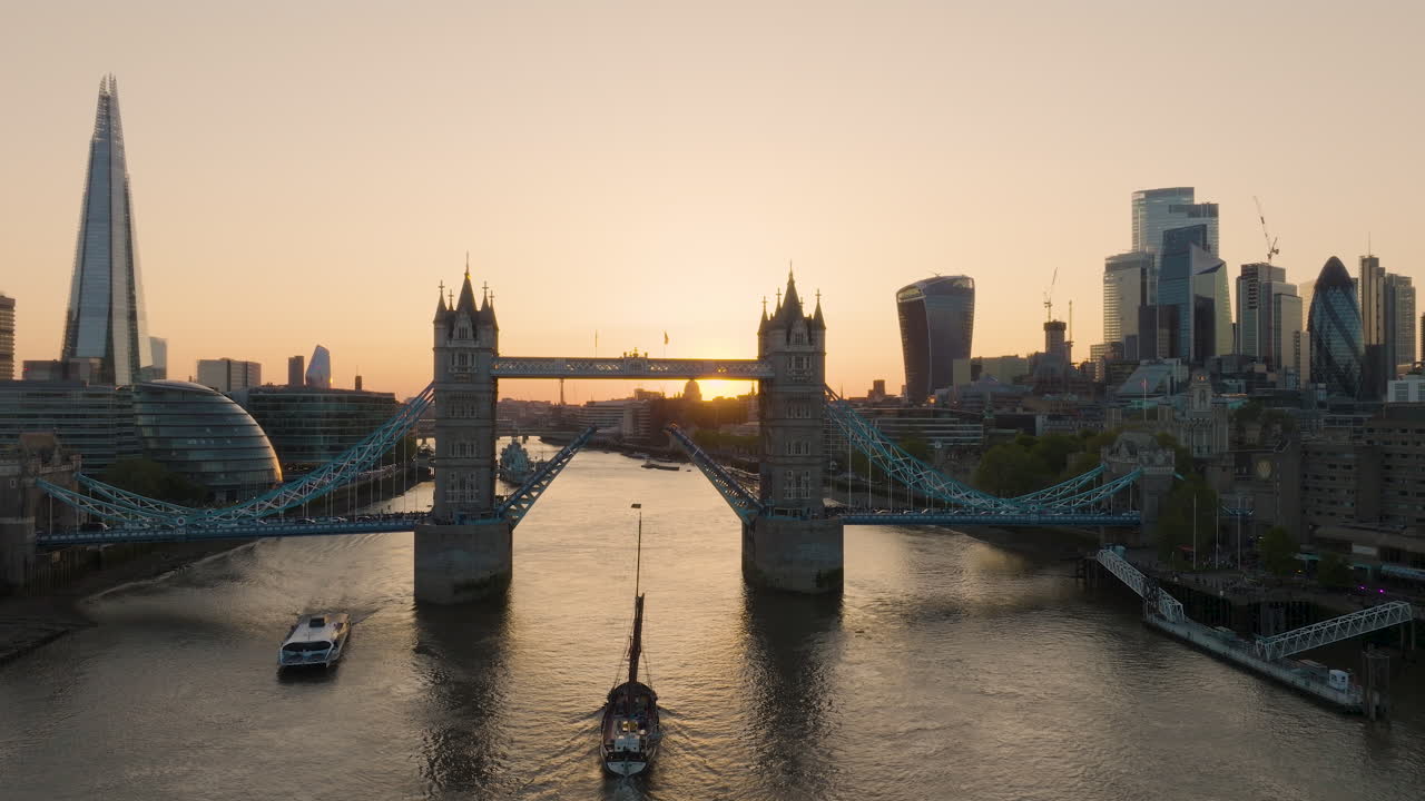 Coucher de soleil sur le Tower Bridge, Londres