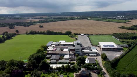 imágenes de drones 4k de la escuela de niños simon langton en canterbury, kent, reino unido