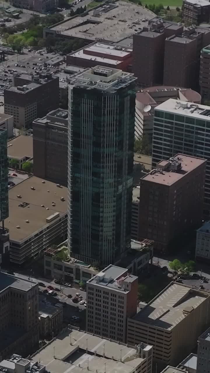 Vista do centro de Dallas, Texas, de cima, com edifícios e estradas da cidade