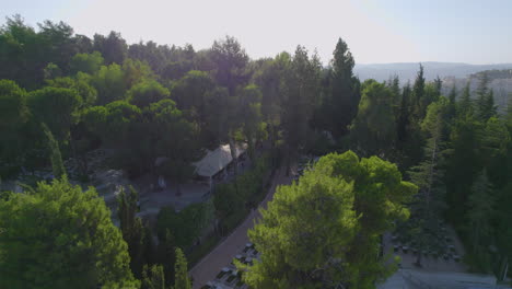 Denkmal-Für-Den-Getöteten-Soldaten---Berg-Herzl-Friedhof-Bei-Sonnenuntergang---Parallaxenschuss