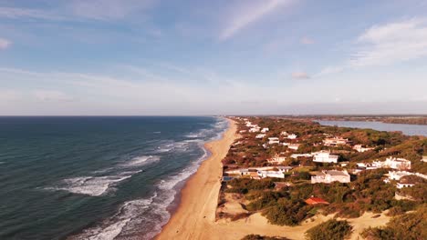 Italian-coastline-close-to-Rome-Sabaudia,-Circeo,-pushing-in