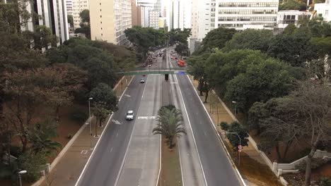 Atasco-De-Tráfico-En-La-&#39;avenida-9-De-Julho&#39;-En-Sao-Paulo,-Brasil