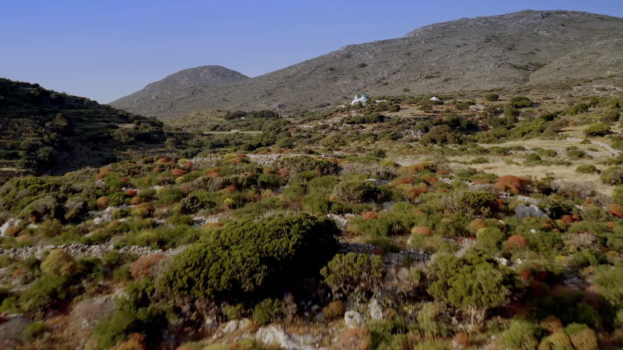 vista aérea de la iglesia en vroutsi , grecia