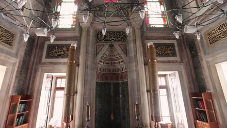 i̇nterior view of the mosque