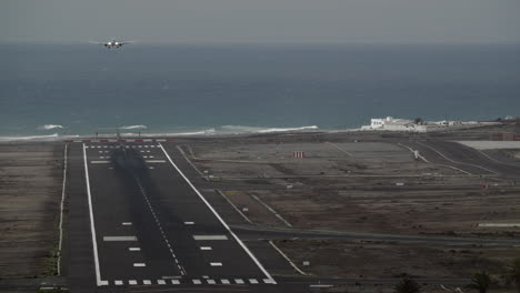 Airplane-landing-at-the-airport