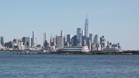 Long-shot-of-Lower-Manhattan-skyline-financial-district-over-Hudson-River,-NYC