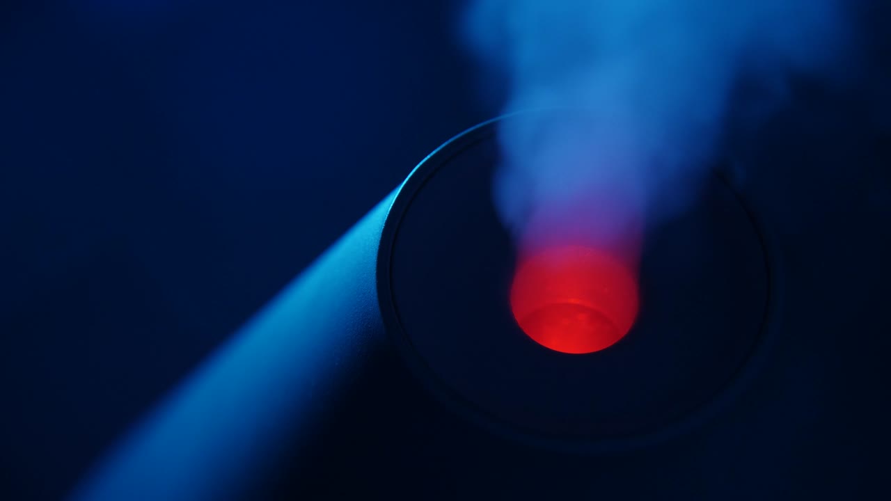 중간에 빨간색 원형 불빛이 있는 습기화기