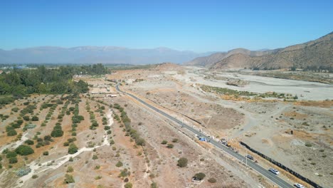 Cerro-Route-Fluss-Del-Maipo,-Gemeinde-Buin,-Chile