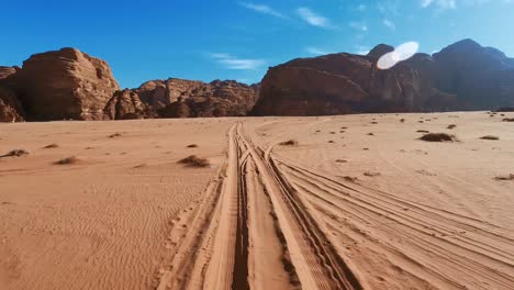 Fahrt-Durch-Wadi-Rum-In-Jordanien