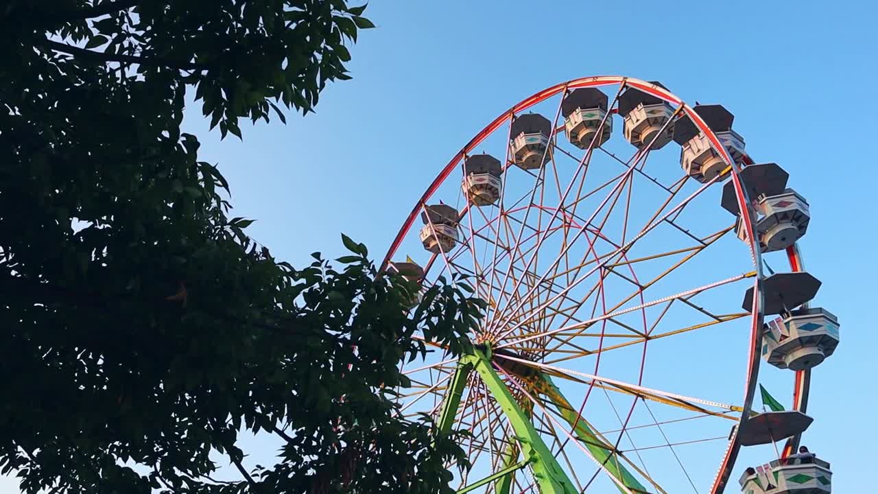 Pull swords Ferris wheel at county fair