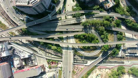 Intercambio-De-Carreteras-Con-Tráfico-En-Todos-Los-Niveles-En-El-Centro-De-Hong-Kong,-Vista-Aérea