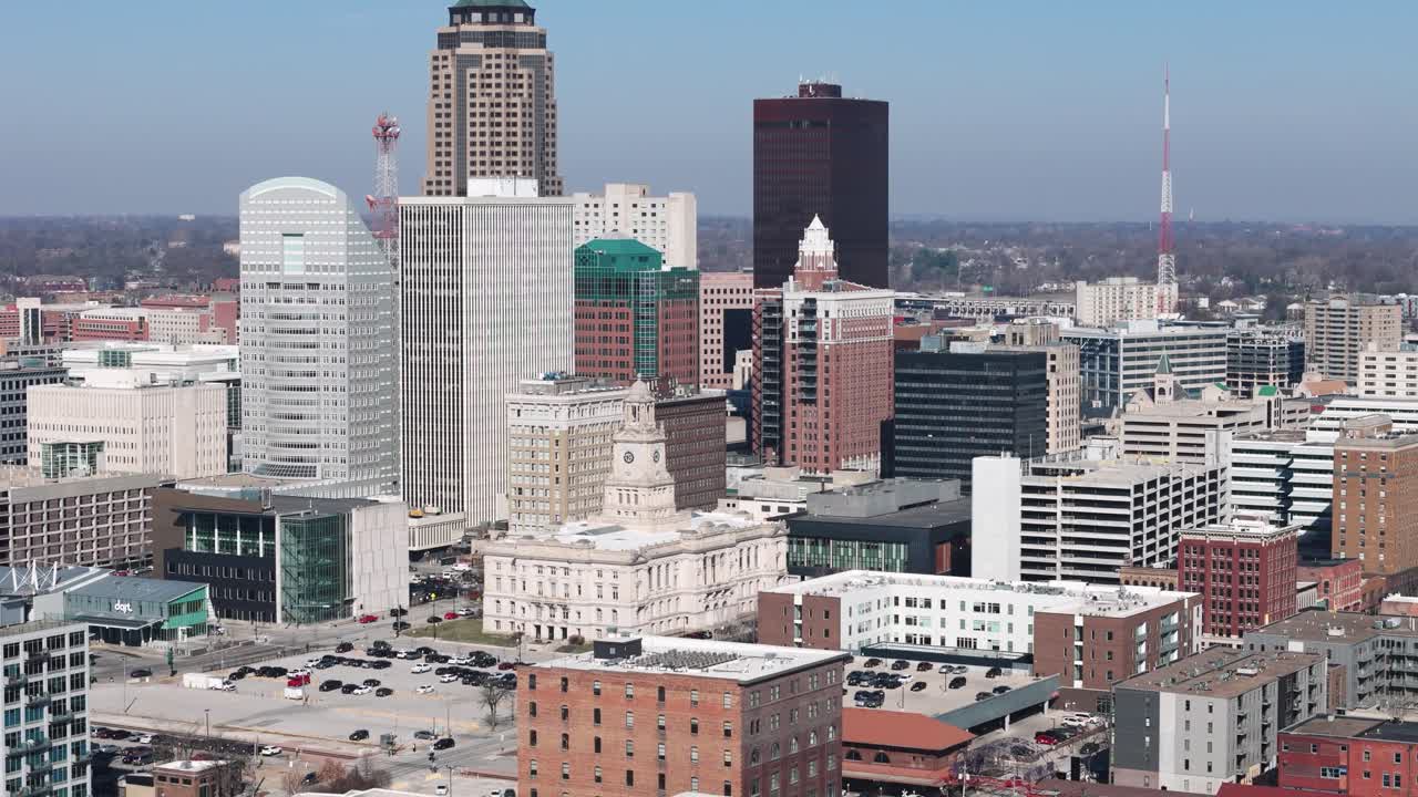 Des Moines Iowa skyline in the spring time