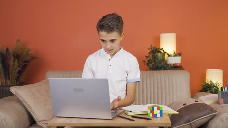 Online-Fernunterricht,-Student,-Junge.