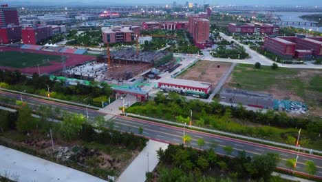 vista desde un avión no tripulado de la universidad jiaotong de beijing a la hora del atardecer, china