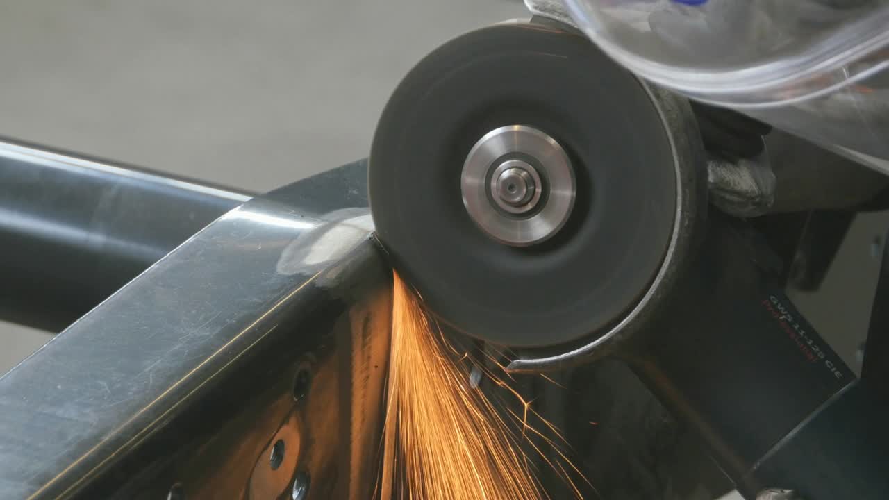 손으로 들고 다니는 금속 표면 각 가공기