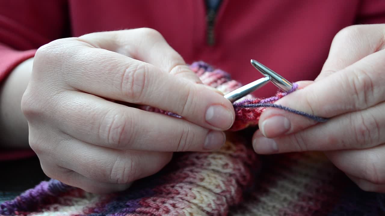 Spokes and threads. Technology of knitting