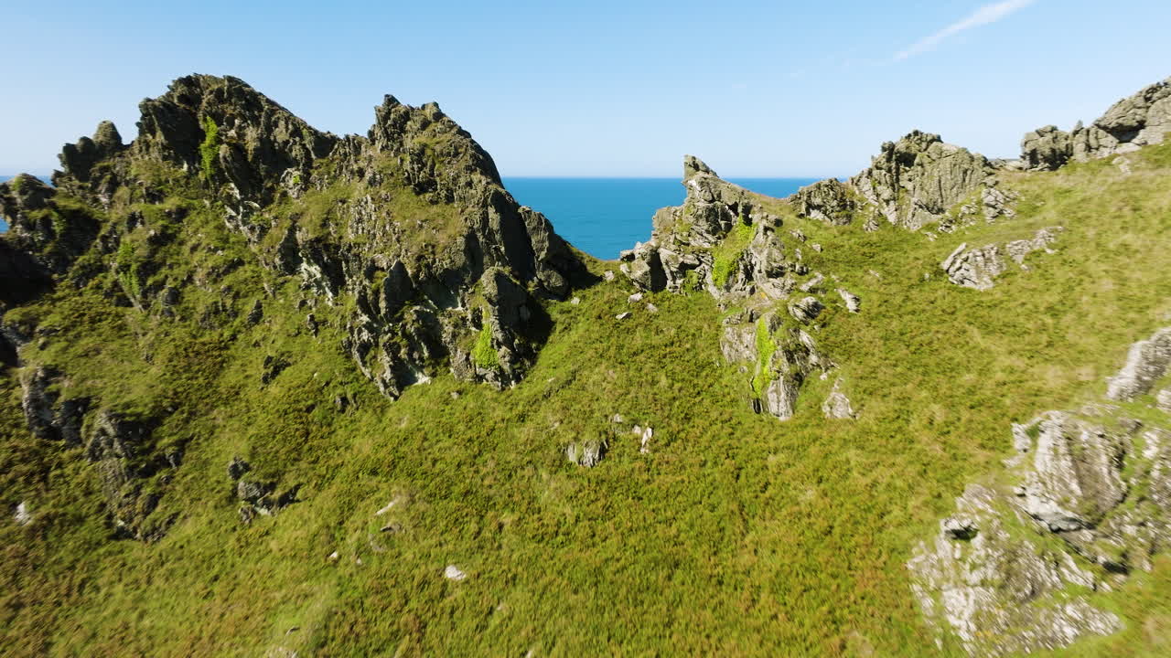 acantilados costeros y vista del océano
