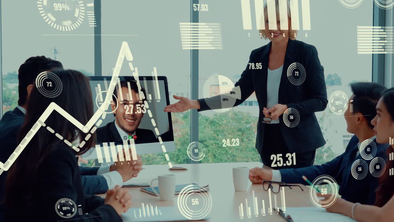 visuale creativa di uomini d'affari in una riunione del personale aziendale su videochiamata