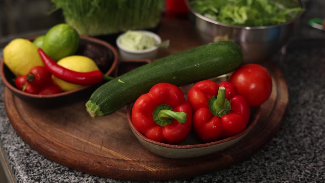 variedad de verduras frescas e ingredientes para una comida saludable