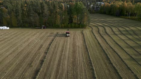 silage machine wrapping foil around the dry hay-1