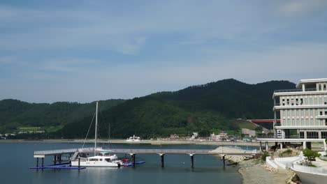 Catamaran-Boat-On-Quayside-Of-Hanwha-Resort-Geoje-Belvedere-In-Geoje-si,-South-Korea