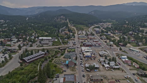 La-Antena-V3-De-Nederland-Colorado-Sobrevuela-El-Corazón-De-La-Ciudad---Tomada-Con-Una-Cámara-Inspire-2,-X7---Agosto-De-2020