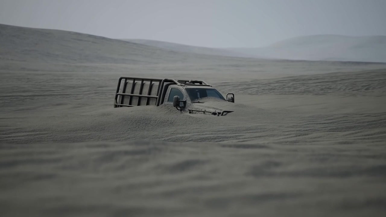 En pickup-truck i cargo-stil kommer til syne gennem klitterne, vindstød løfter sand hen over scenen.