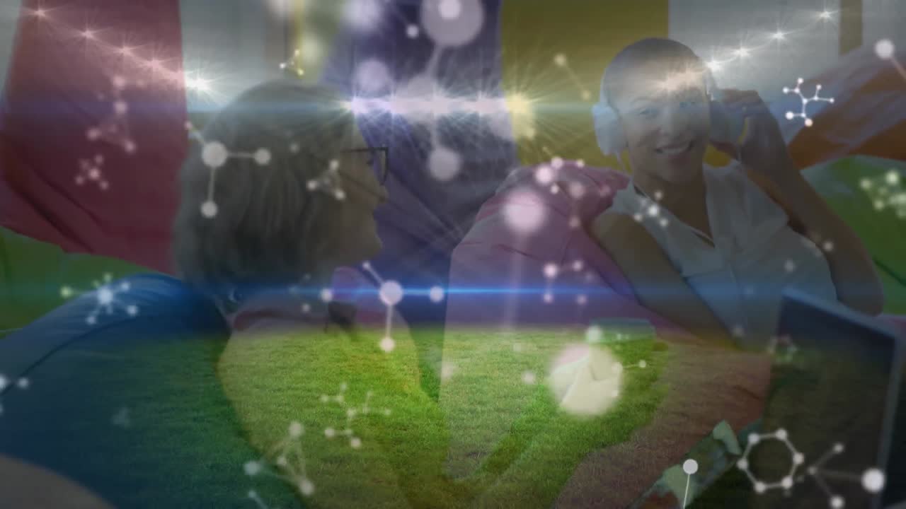 크리에이티브 사무실에서 이야기하는 다양한 비즈니스 사람들을 통해 움직이는 모양의 애니메이션