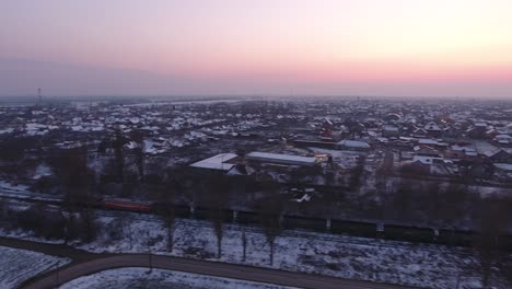Güterzug-Im-Winter-Bei-Sonnenuntergang-Gefilmt