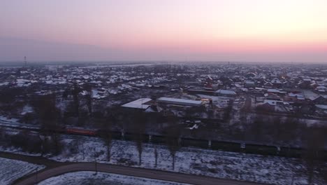 Tren-De-Carga-Filmado-En-Invierno-Al-Atardecer.