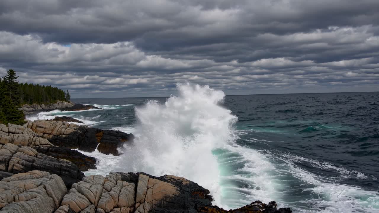 Dramatic seascape video with a wide-angle view, capturing crashing waves against rocky cliffs