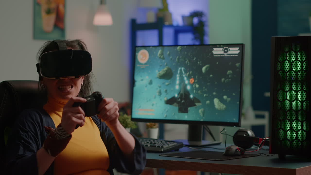 jugador de videojuegos con gafas vr levantando la mano después de ganar un juego de disparos espaciales