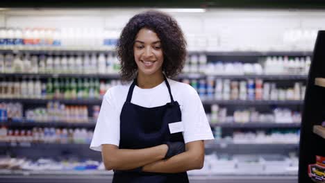 Joven-Afroamericana-En-La-Toma-De-Comida.-Concepto-De-Negocio