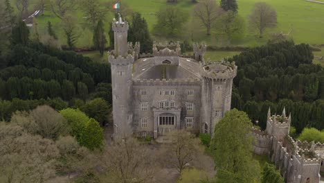 Luftaufnahme-Von-Schloss-Charleville-Und-Dem-Symmetrischen-Garten