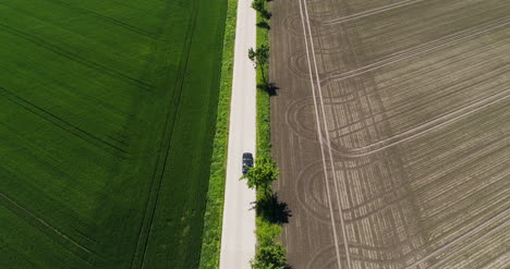 Vista-Aérea-De-La-Carretera-Que-Pasa-El-Coche-10