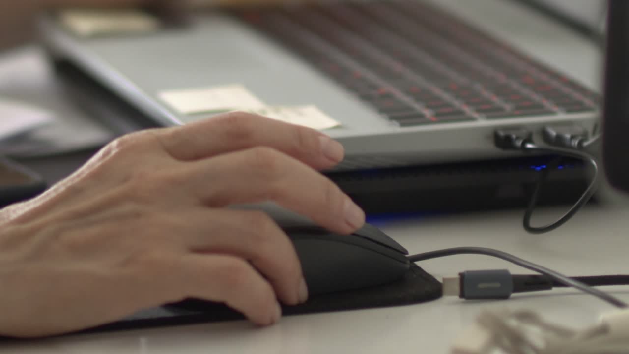 Click to stop, or scroll to dive, the mouse keeps every screen alive