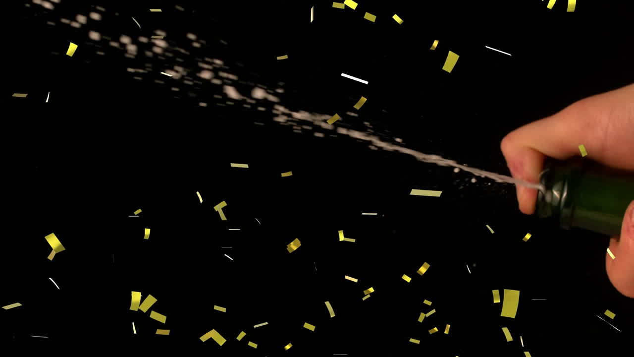animación de confeti sobre el hombre abriendo champán sobre fondo negro