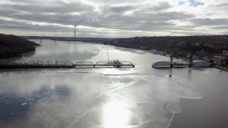 Drone-approaching-Stillwater-Lift-Bridge,-St-Croix-River-in-Winter