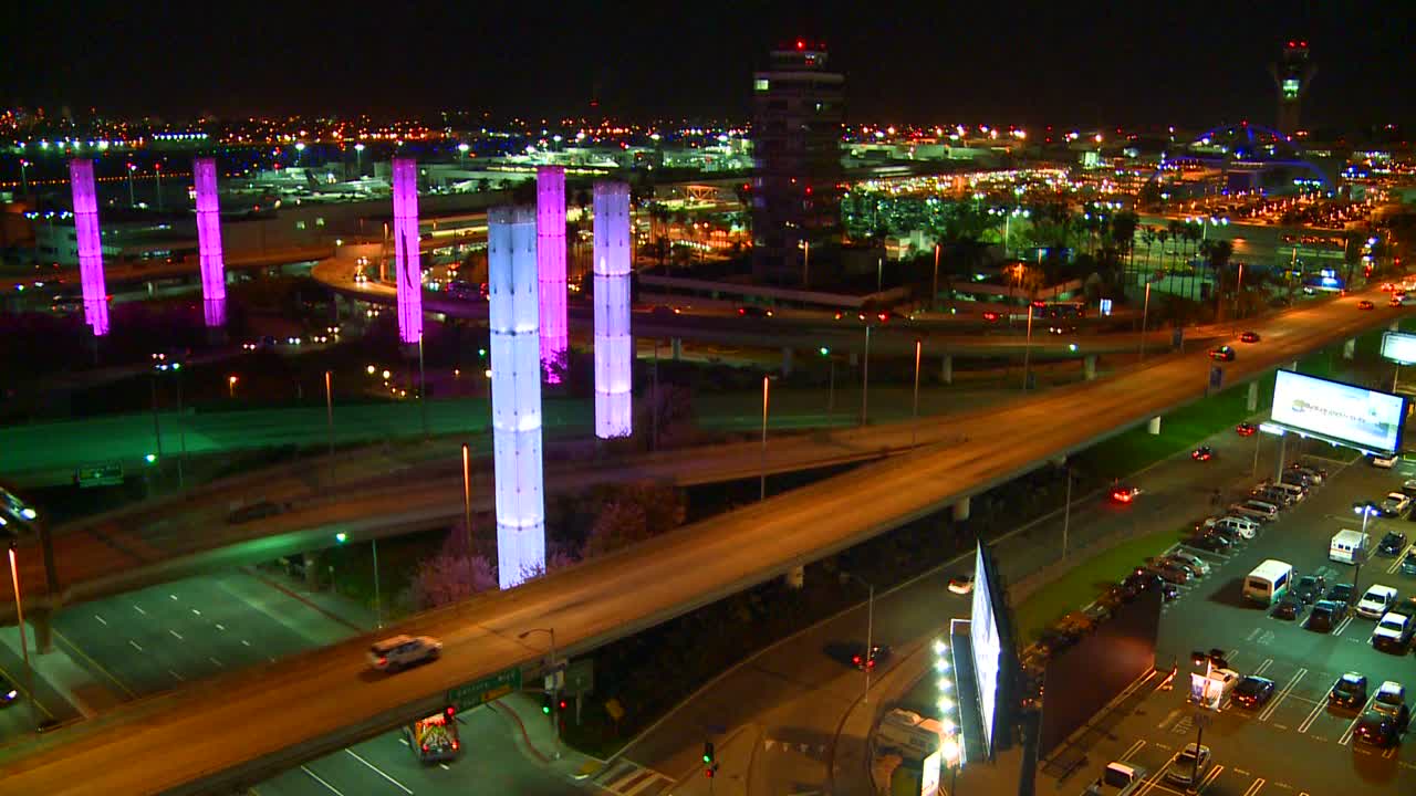 황혼에 로스앤젤레스 국제공항에 도착하는 교통량의 개요 3