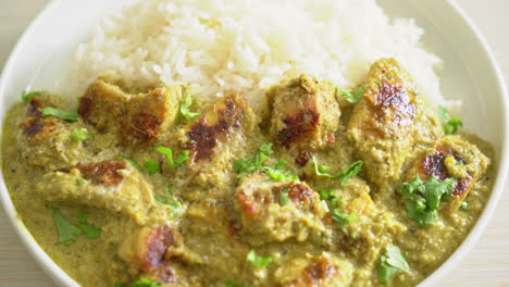 Afghani-chicken-in-green-curry-or-Hariyali-tikka-chicken-hara-masala-with-rice---Asian-food-style