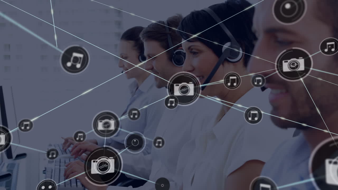 animación de la red de conexión con iconos sobre personas de negocios que usan auriculares de teléfono