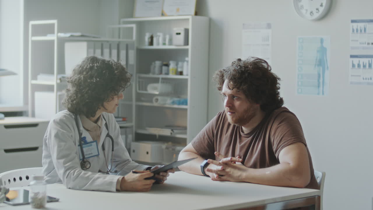 consulta con el médico y el paciente