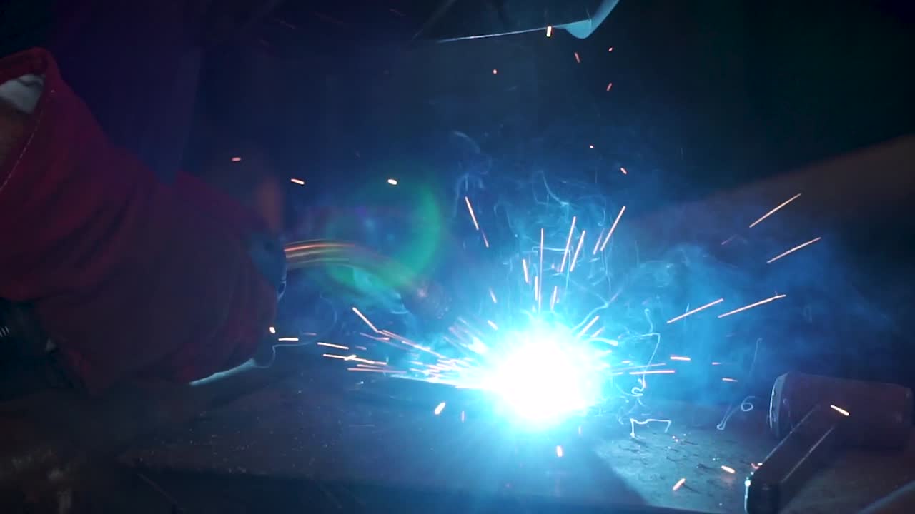 진행 중인 용접 과정