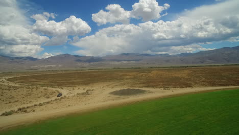 An-vista-aérea-over-farmland-in-the-owens-valley-region-of-California