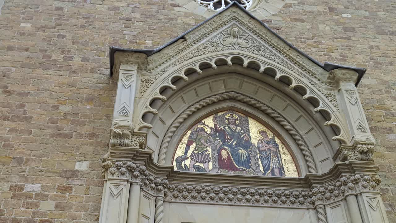 이탈리아 아레조 의 산 미 ⁇ 레 광장 에 있는 성 미 ⁇ 레 와 아드리아노 교회