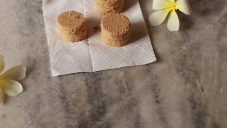 Galletas-En-Un-Transportador-En-Un-Horno-De-Fábrica-De-Confitería