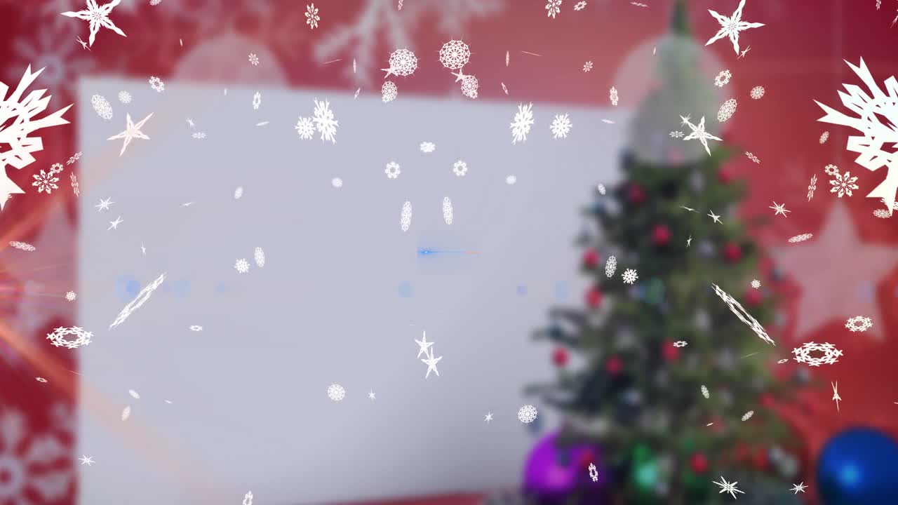 animación de nieve cayendo sobre el árbol de navidad sobre fondo rojo