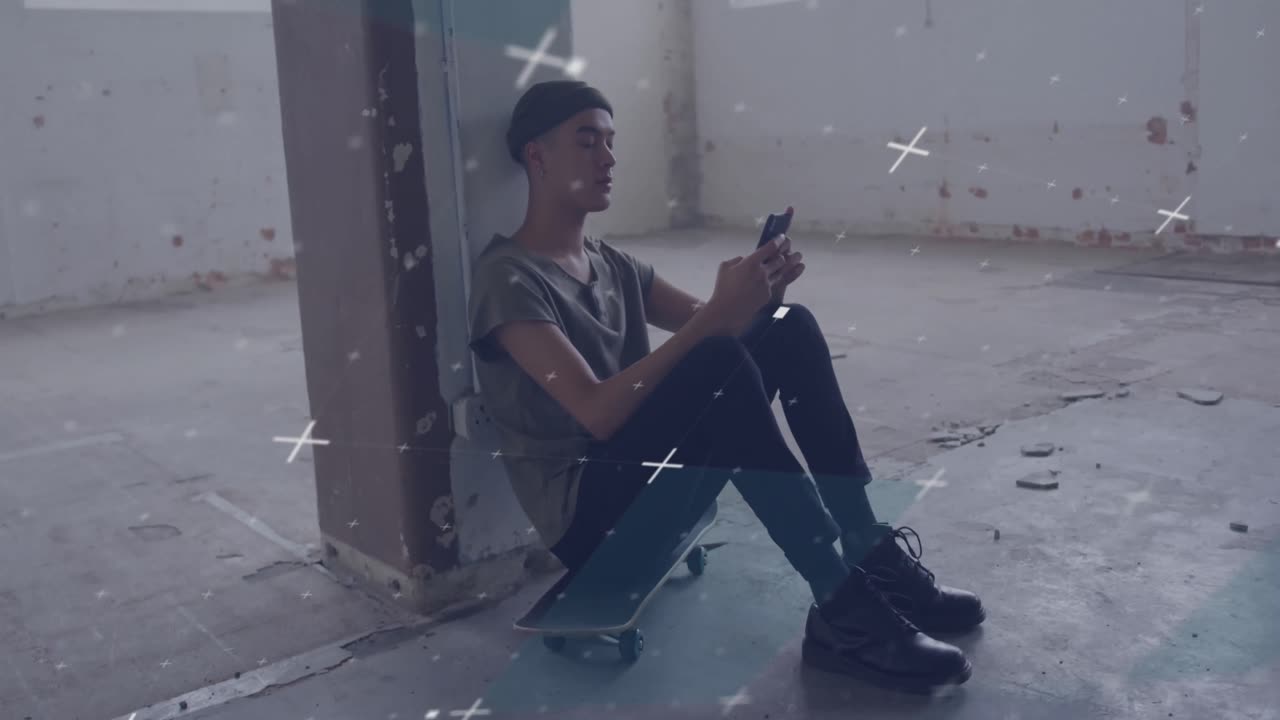 스케이트보드에 앉아 있는 스마트 폰을 사용하는 두 인종의 남자를 대상으로 한 데이터 처리 애니메이션