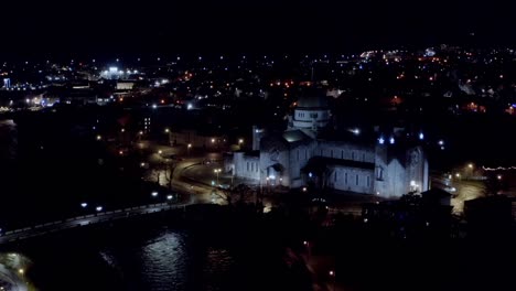 Luces-De-La-Catedral-Y-De-La-Ciudad-De-Galway-En-La-Noche